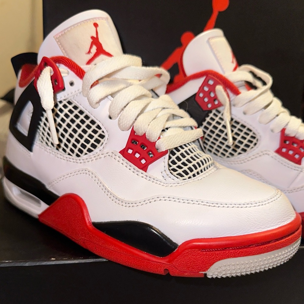 Air Jordan 4 Fire Reds - Picture 4 of 8